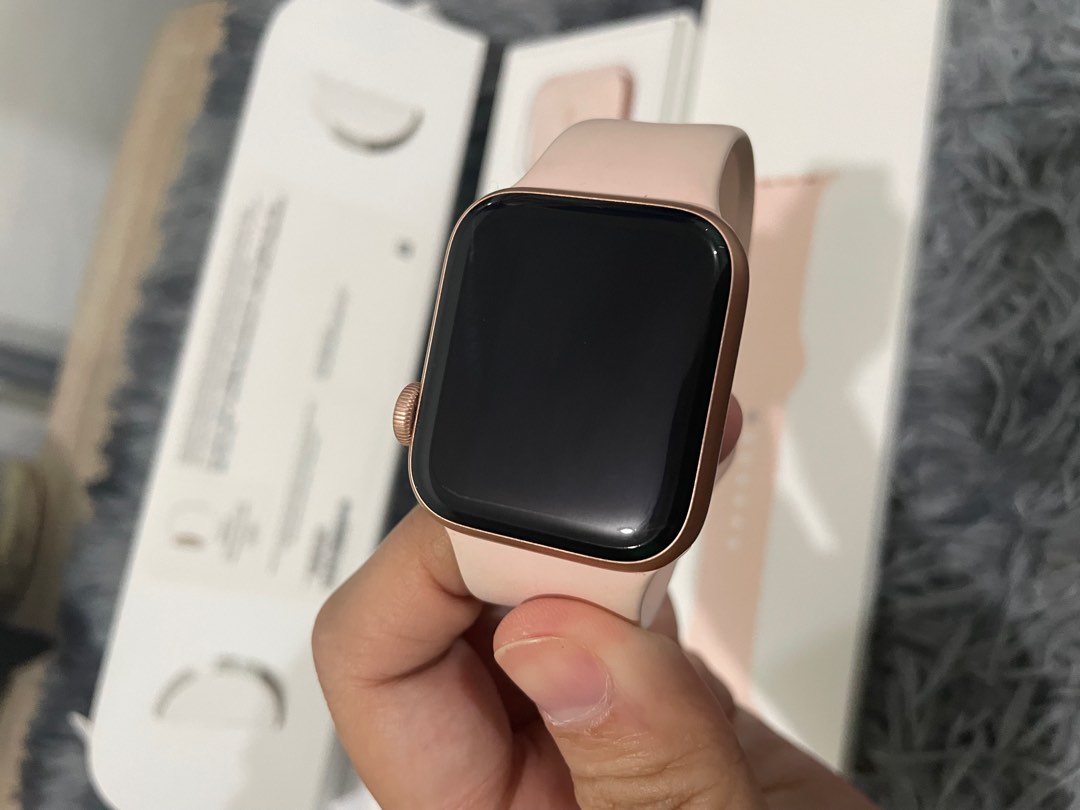 Apple watch series 6 aluminum case 40mm, Mobile Phones & Gadgets, Other