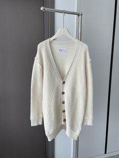 (Category: ) located in . Submitted by luxcloset.shop (Listing ID 1266037175, Image 1). Description: .