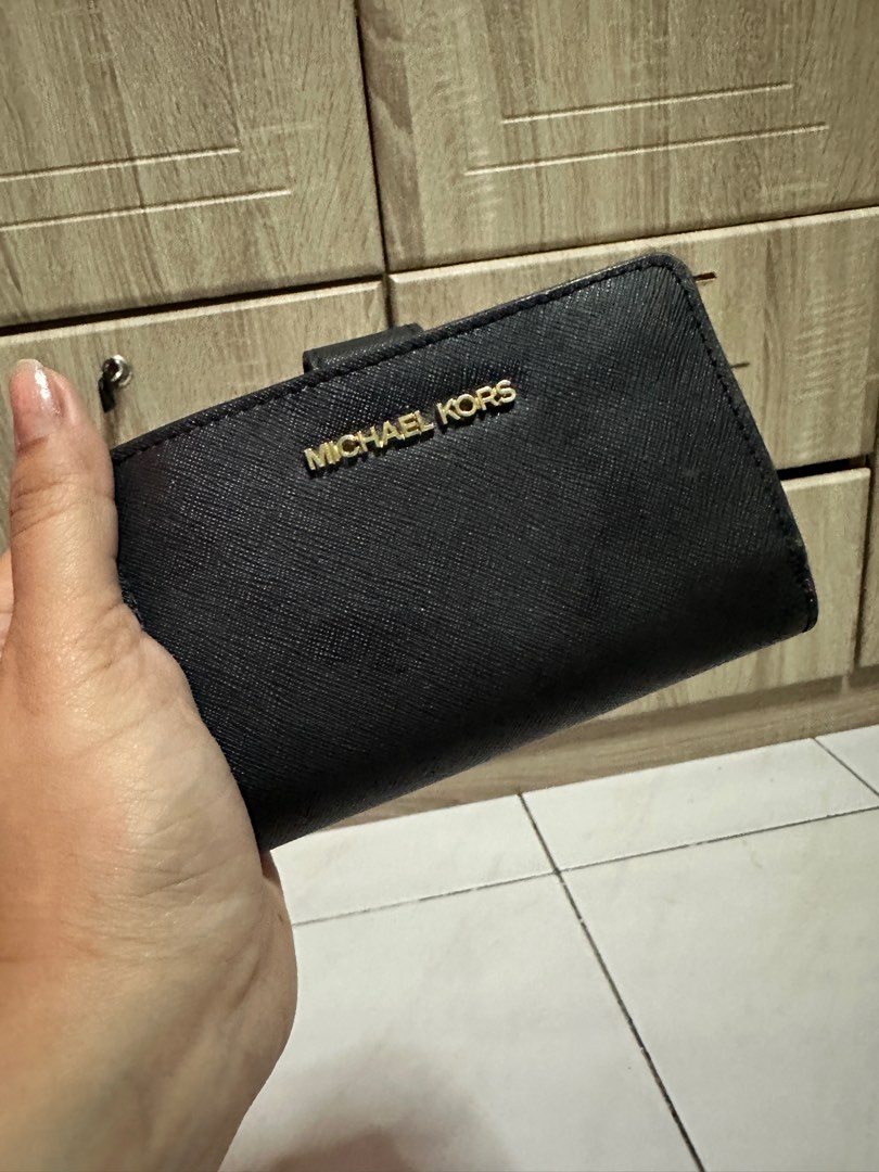 Authentic Michael Kors short wallet Women s Fashion Bags