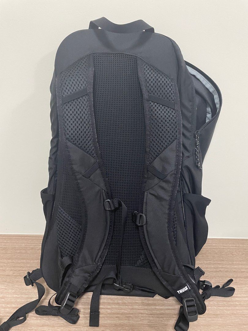 Backpack (Category: Backpacks) located in Singapore. Submitted by km7890 (Listing ID 1266032701, Image 4). Description: Nanum 18 litres.