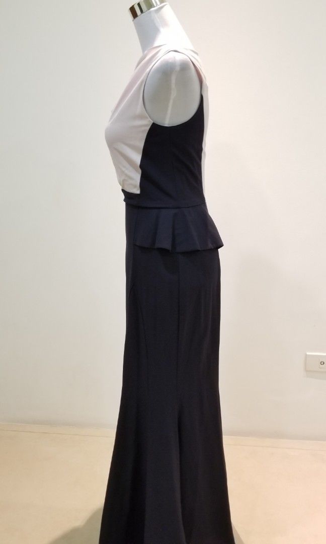 bcbg two tone navy blue sleeveless gown (Category: Evening dresses & gowns) located in Quezon City. Submitted by krista_closet (Listing ID 215709187, Image 2). Description: worn once.