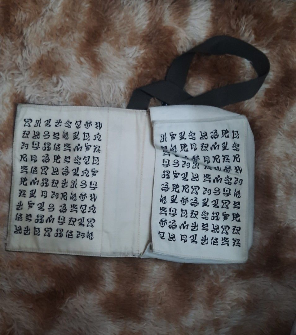 Black Clover Asta's Five leaf Grimoire Shoulder Bag (Category: Sling Bags) located in Bacolod City. Submitted by finestselections (Listing ID 1265967123, Image 3). Description: Excellent condition no issue magnetic lock height: 9inches Lenght: 11.5 inches 950 plus sf.