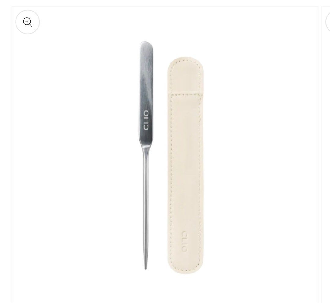 BRAND NEW: Clio Makeup Spatula