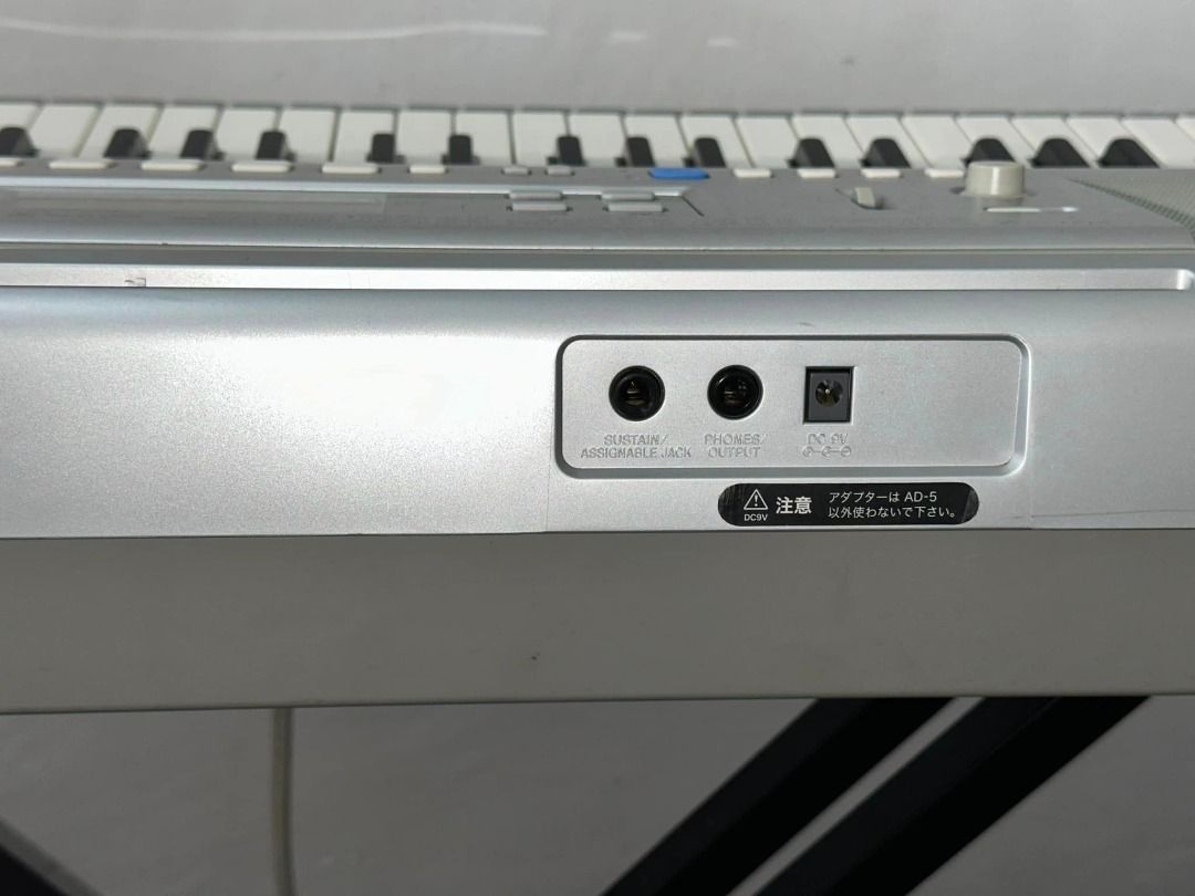 Casio CTK 810 Keyboard Piano 61 Keys Touch Response with Sustain Pedal