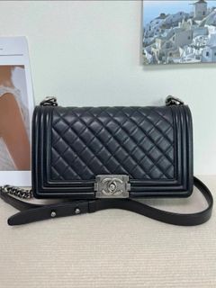 PO) Chanel 22 denim handbag, Luxury, Bags & Wallets on Carousell