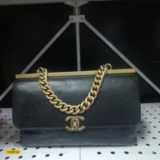 (Category: ) located in . Submitted by rarebag (Listing ID 1266072449, Image 1). Description: .