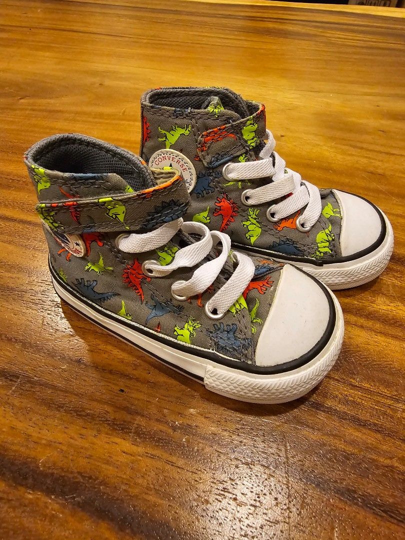 Dinoverse shoes top