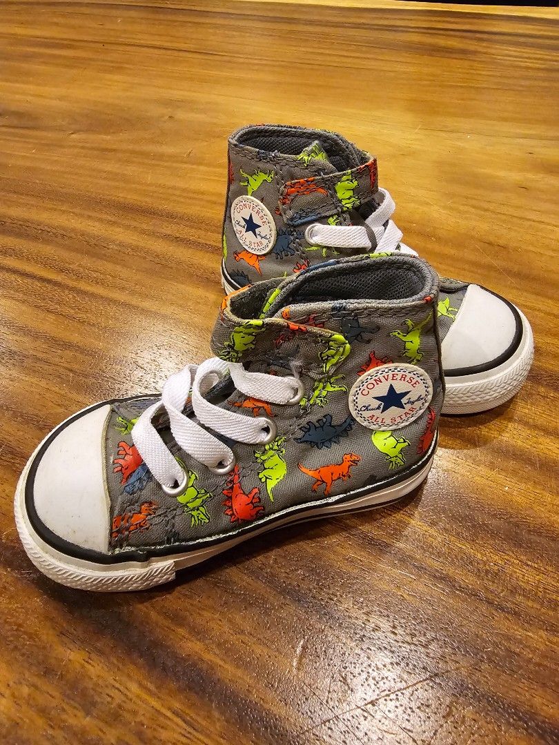 Converse Dinoverse hightops size 4 toddler shoes