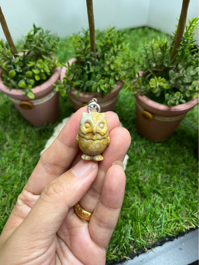 Jade hot sale owl pendant
