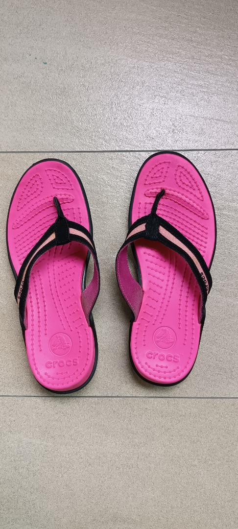 yeezy slippers crocs