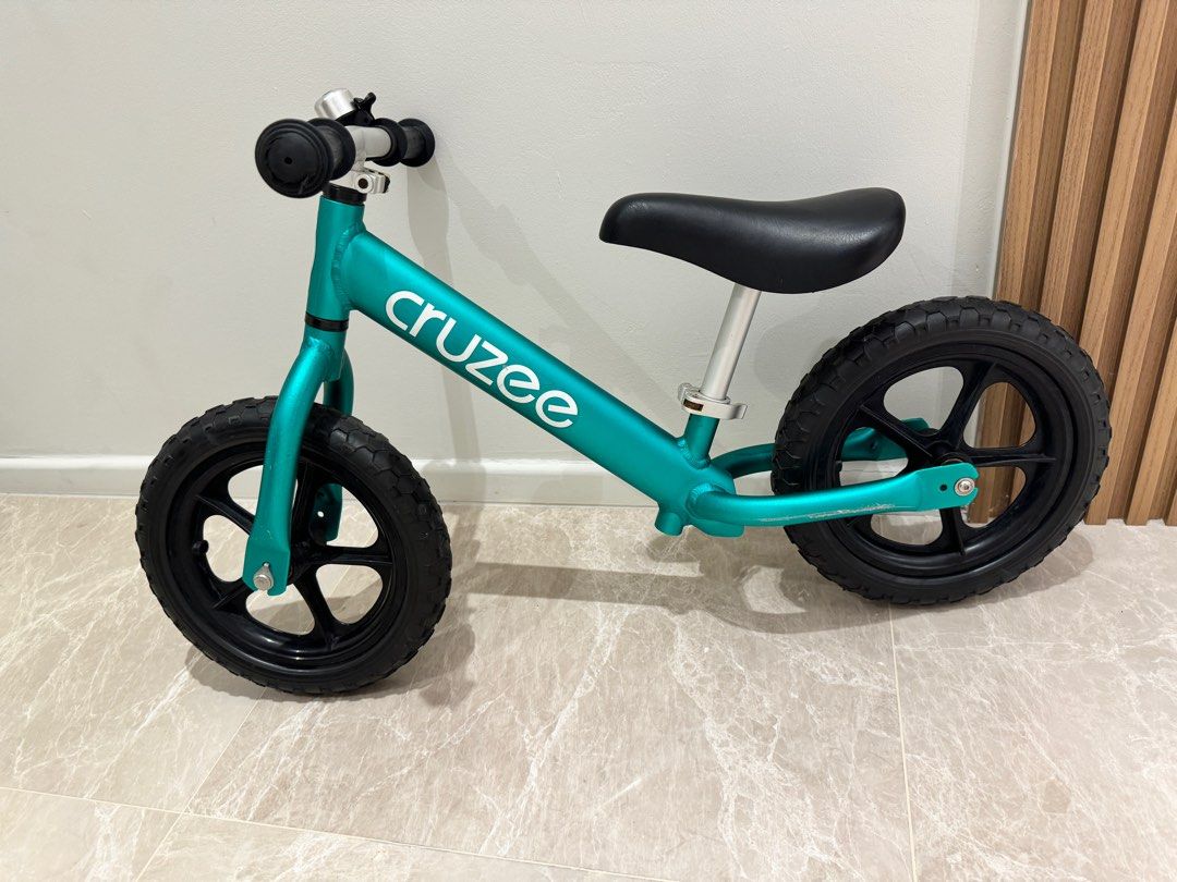 Cruzee light weight balance bike Sports Equipment Bicycles