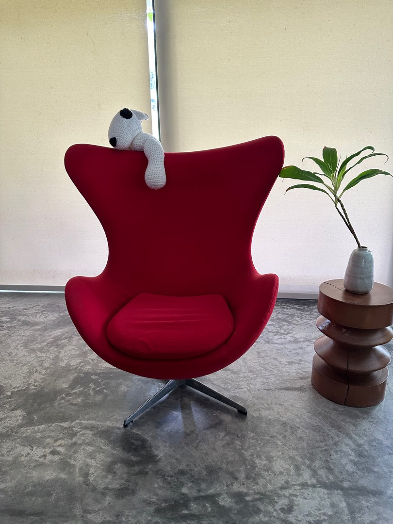 Red velvet egg executive chair Clearance