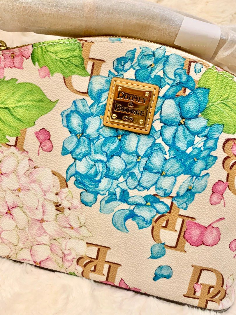 Dooney and Bourke Penny Crossbody (Category: Cross-body Bags) located in San Fernando. Submitted by sheydm18 (Listing ID 1266064074, Image 3). Description: Brand new Original Hydrangea Collection .
