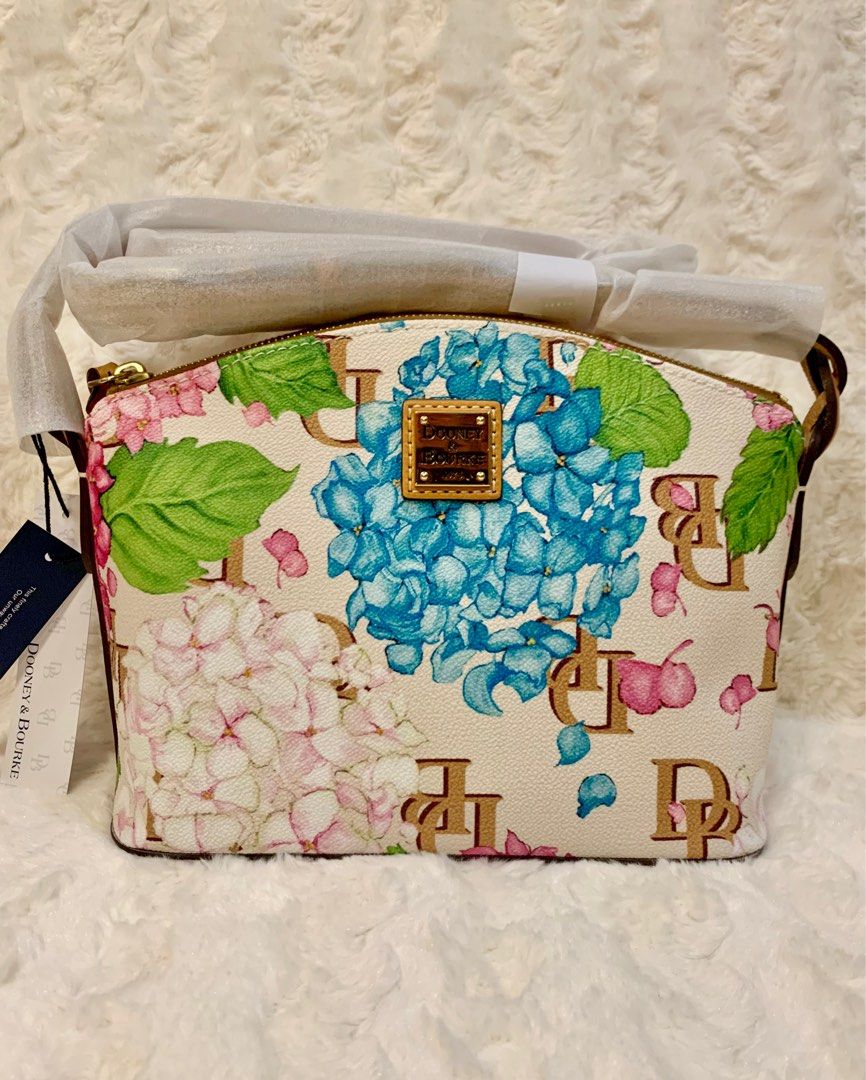 Dooney and Bourke Penny Crossbody (Category: Cross-body Bags) located in San Fernando. Submitted by sheydm18 (Listing ID 1266064074, Image 1). Description: Brand new Original Hydrangea Collection .