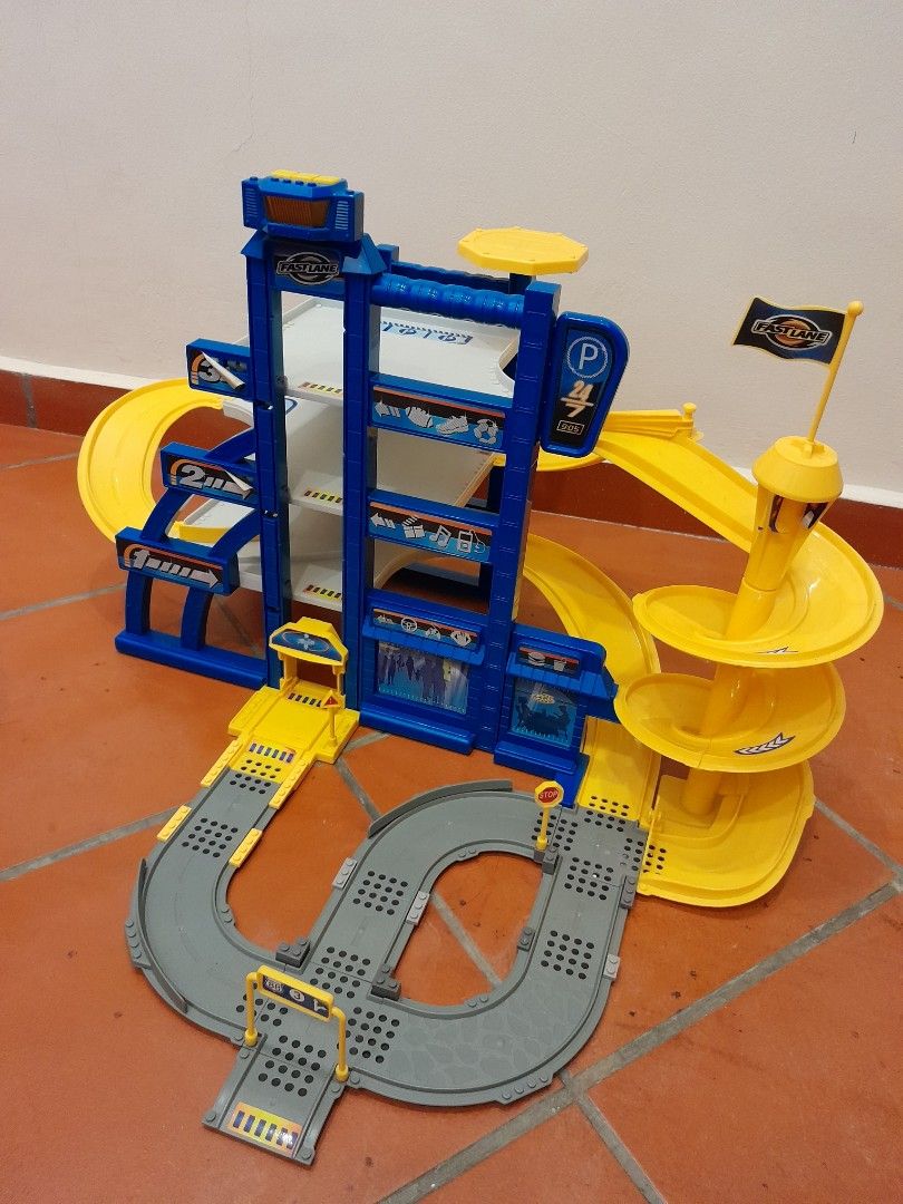Fast Lane Toy Car Garage for Hot Wheels, Hobbies & Toys, Toys & Games