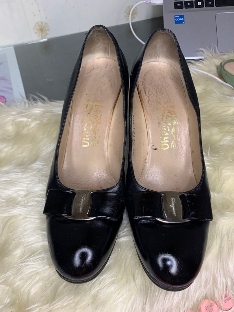 ferragamo black pumps