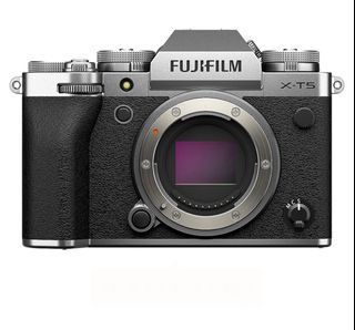 FUJIFILM X-T5 Mirrorless Camera with 18-55mm Lens (Black) with 64GB Memory  Card, Gadget Bag, & More (8 Items), USA Authorised with Fujifilm Warranty