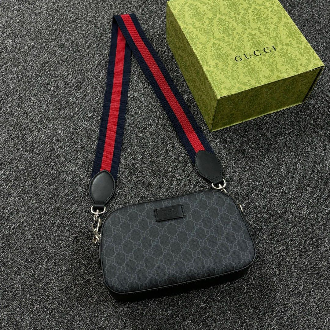 Gucci black small best sale gg supreme camera bag