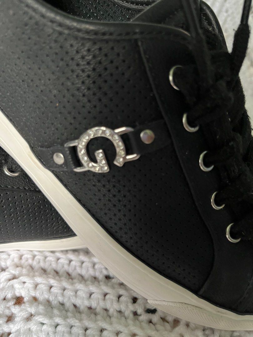 Sneakers clearance guess sale