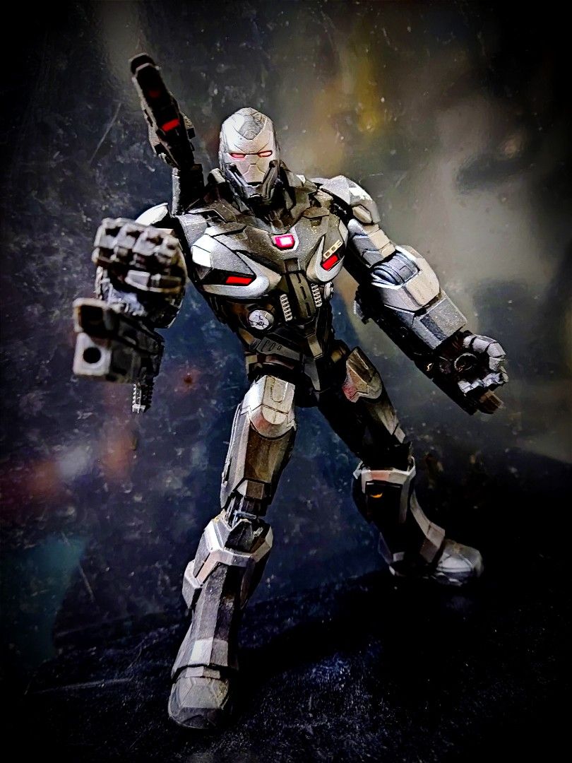 Mezco war machine store