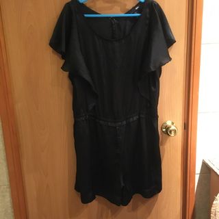 H&M 黑色連身短褲 / 黑色套頭衫63017328937346110