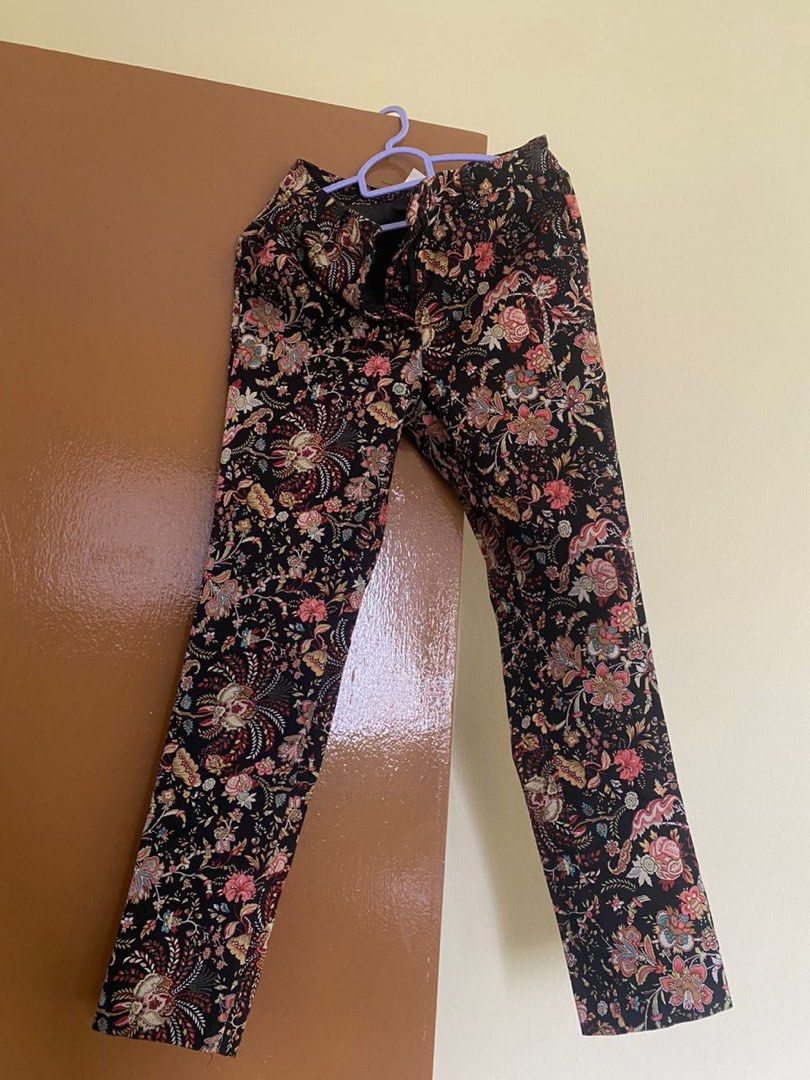 Lildy Leggings, Floral Print, Women's Fashion, Bottoms, Other Bottoms on  Carousell