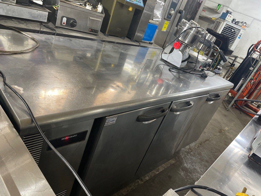 Hoshizaki 3 door counter freezer 1800*750 / commercial counter freezer
