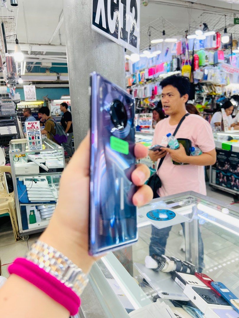 Huawei Mate 30 Pro (Category: Huawei) located in San Juan City. Submitted by javedsgadgetshop (Listing ID 1265924815, Image 3). Description: OPEN FOR INSTALLMENT VIA CREDIT CARD/GGIVES & SWAP/TRADE-IN! WE BUY AND SELL ( ANYKINDS OF UNIT BINIBILI PO NAMIN)! PTPA : Padelete po f bawal Read ❗️Onhand ‼️ Huawei Mate 30 Pro •256gb •NTC Variant •Good batt health •Factory Unlock •95% Smoothness •No hidden issue | No Repaired •100% Authentic | Not Refurbi