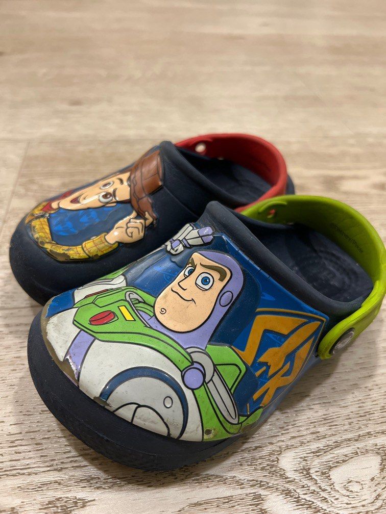 Toy story crocs size 6 store