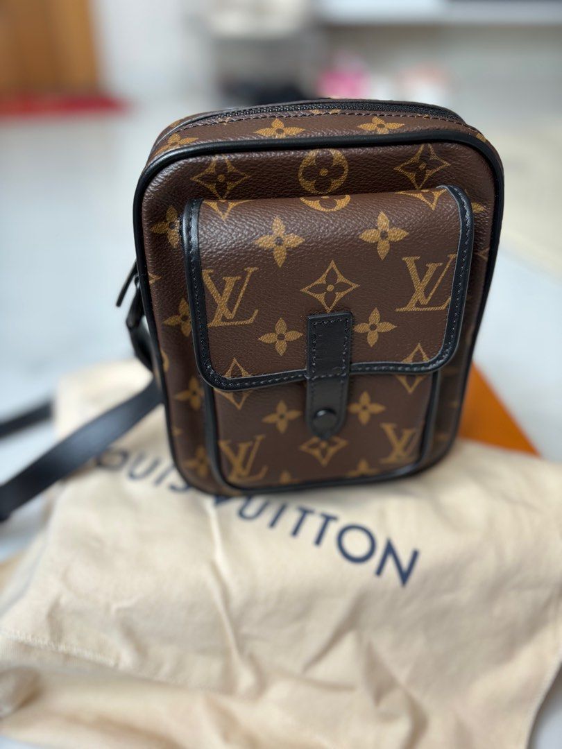 Louis Vuitton's Wearable Wallet Review + What Fits: The best WOC