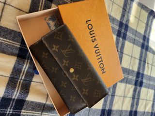 LOUIS VUITTON: Monogram Sarah Wallet – Luv Luxe Scottsdale