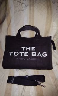 MARC JACOBS THE TOTE BAG
