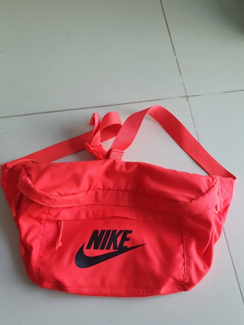 Red nike waist best sale bag