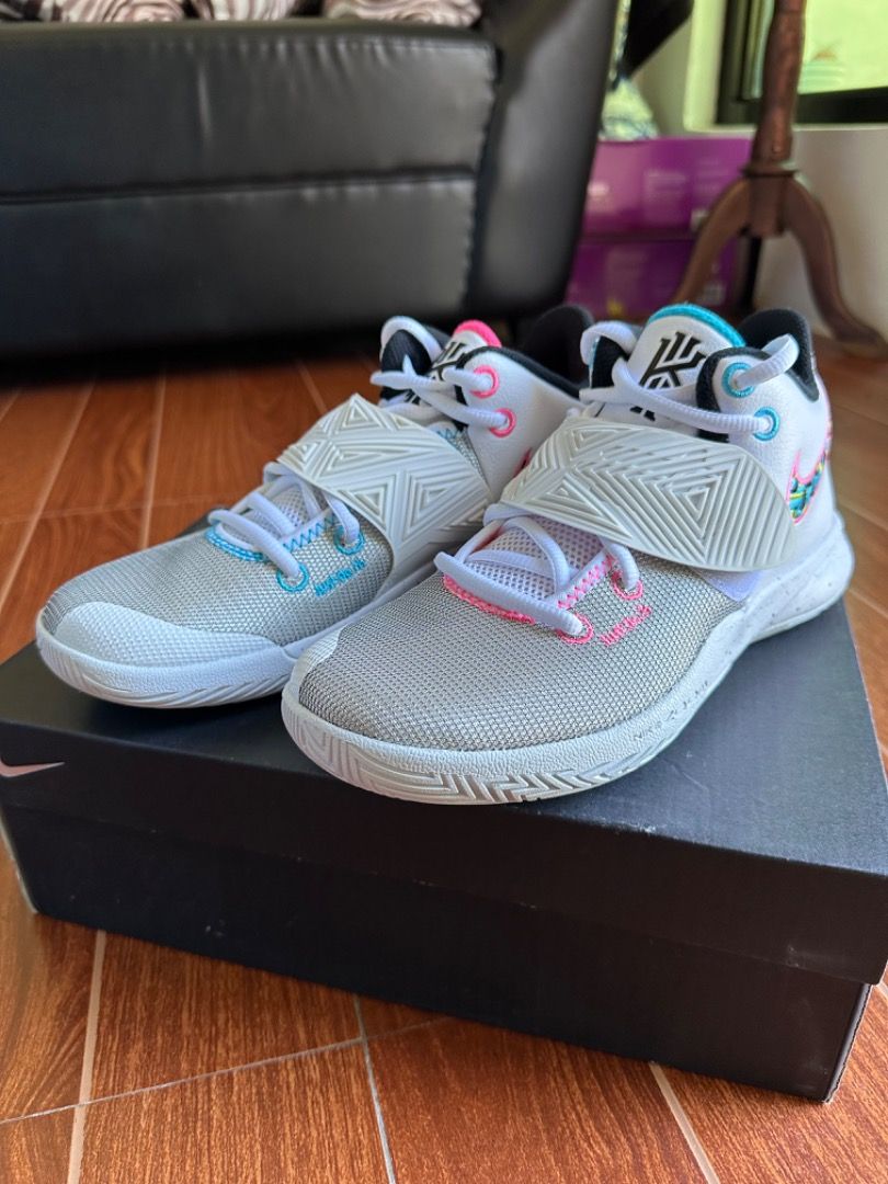 Nike Kyrie Flytrap 3 EP South Beach Men s Fashion Footwear Sneakers on Carousell