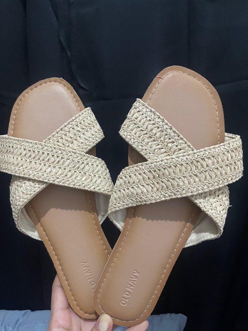 OLD NAVY SLIPPERS Women s Fashion Footwear Slippers and slides on Carousell