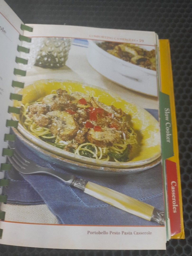 One Dish Cookbook, Slow Cooker, Casseroles (Category: Cookware & Accessories) located in Pasay City. Submitted by ayin3 (Listing ID 1265918249, Image 3). Description: item is in excellent conditions pm for order.