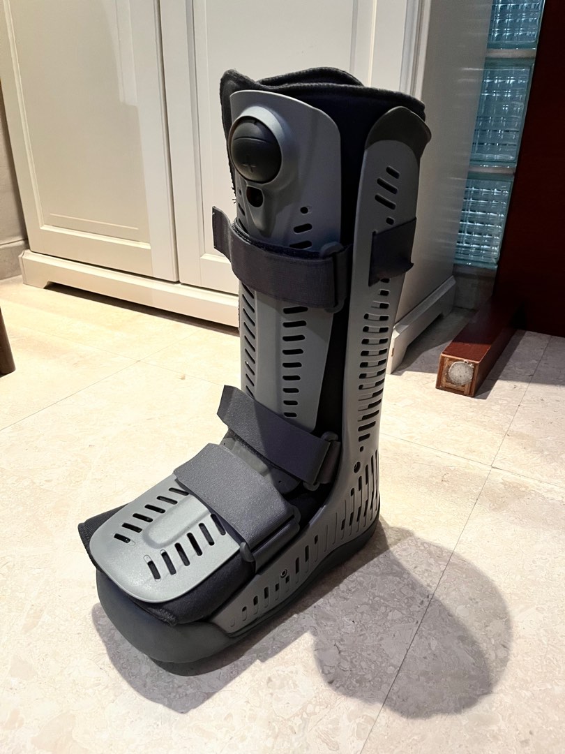 Ossur SGH Walking Boot Rebound Air Walker, Health & Nutrition