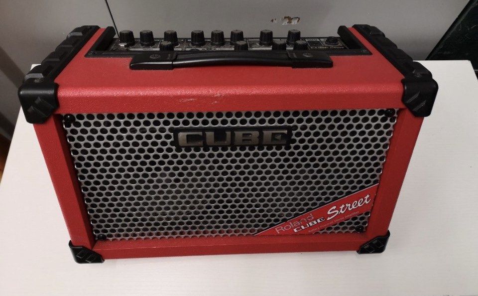 未使用品！ ROLAND CUBE Street Red-