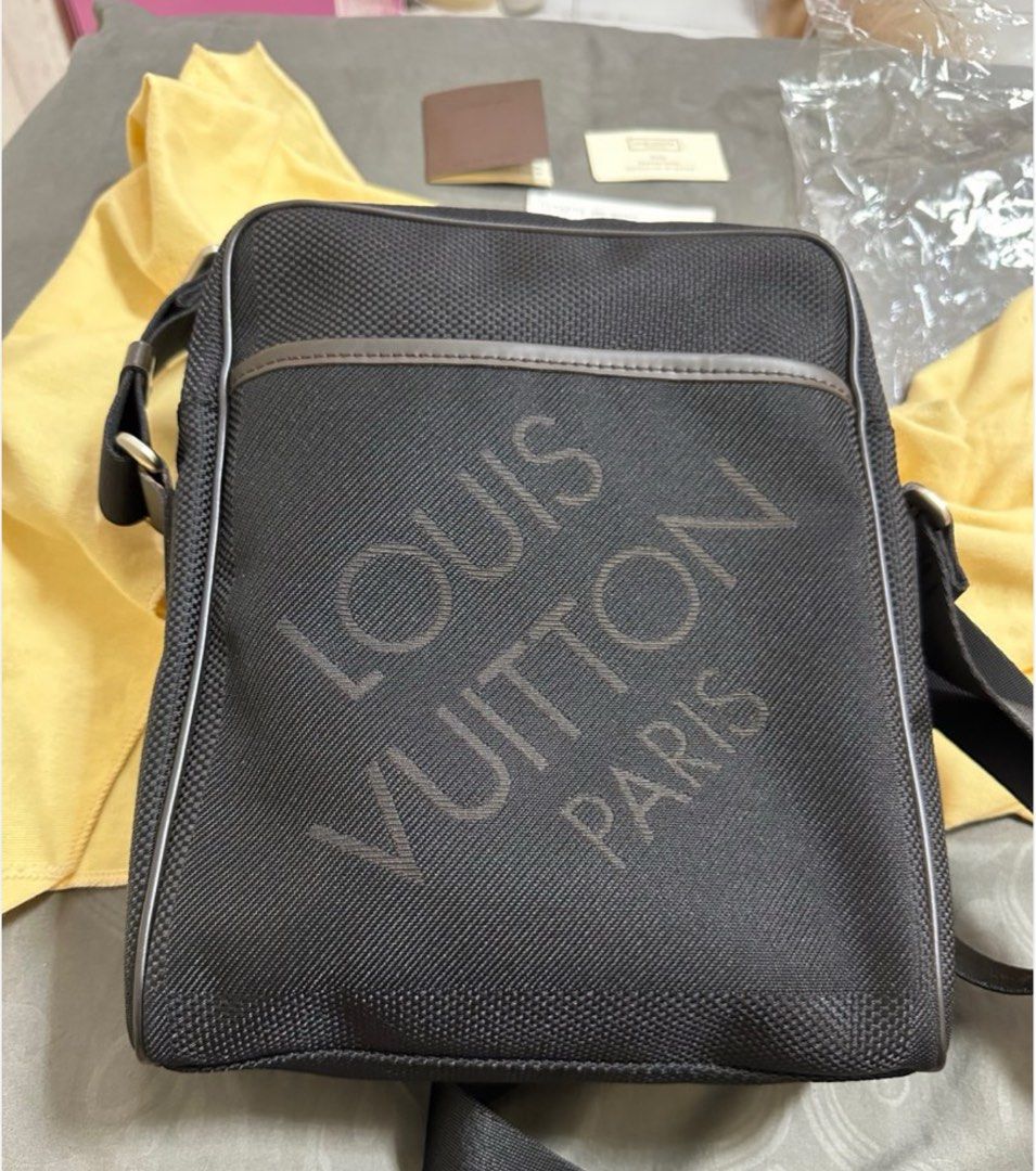 LOUIS VUITTON Authentic Men's Damier Jean Citadin Shoulder Bag Noir  Leather