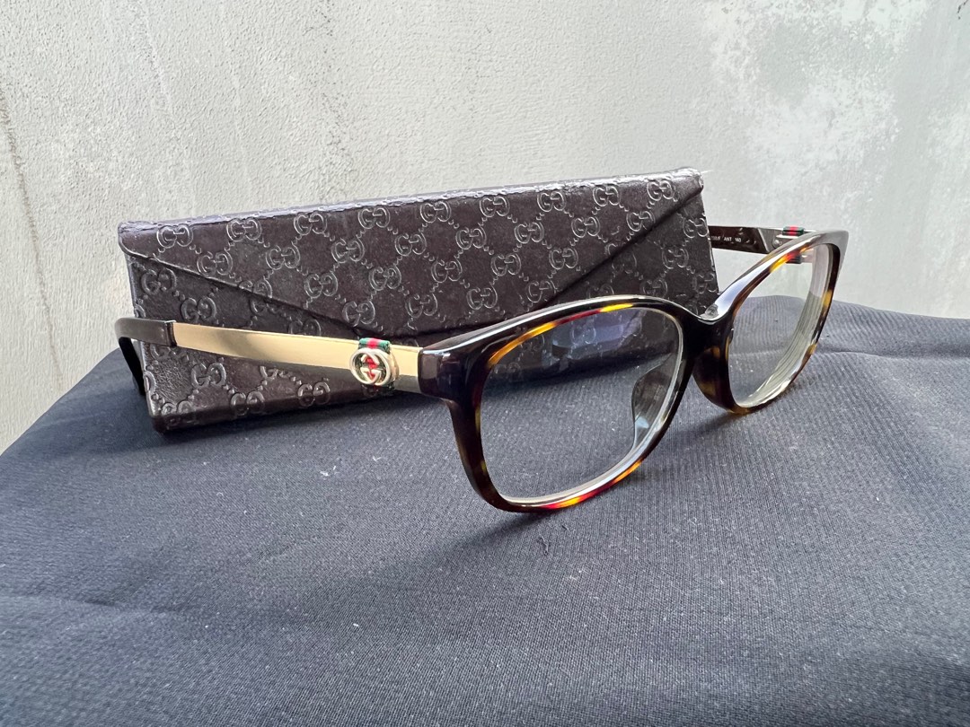 Gucci spects sales