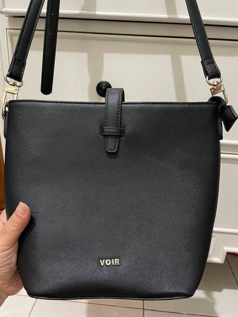 Tas slempang hitam merk voir, Barang Mewah, Tas Dompet di Carousell