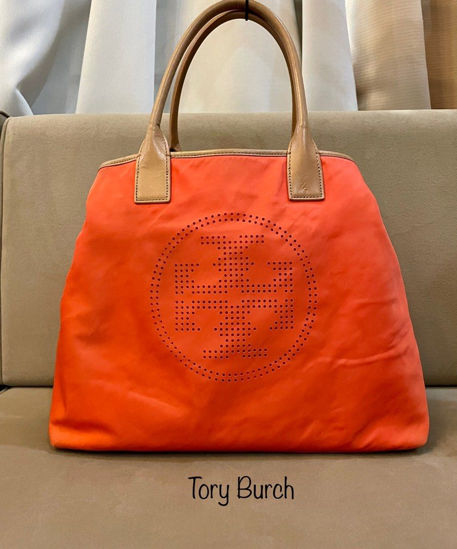 Tory Burch Nylon Tote Bag (Category: Luxury Bags & Wallets) located in Paranaque City. Submitted by katlouieleandicho (Listing ID 1265936421, Image 1). Description: 💯Authentic 9/10 condition .