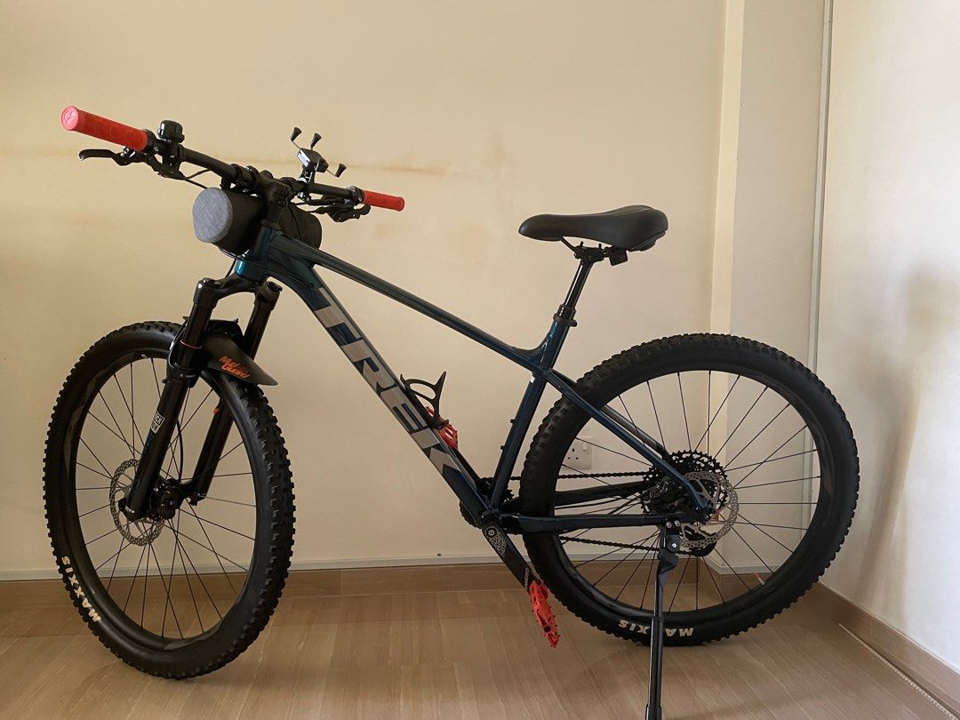 Trek Roscoe 8 Size L Sports Equipment Bicycles Parts Bicycles