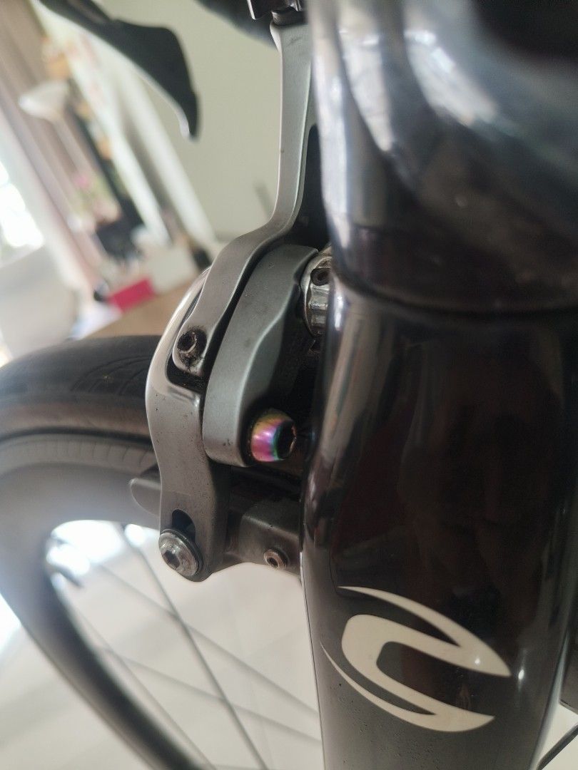 Ultegra 6700 brake calipers, Sports Equipment, Bicycles & Parts, Parts & Accessories on Carousell