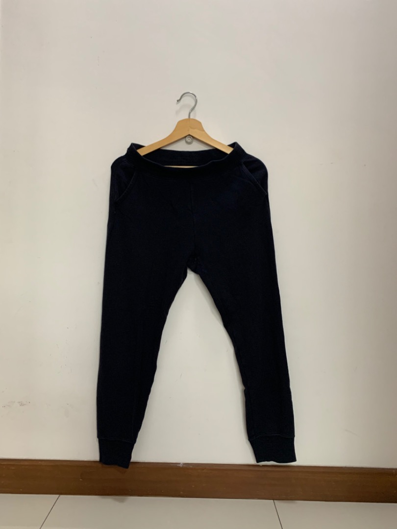 Uniqlo Black sweatpants, Women's Fashion, Bottoms, Other Bottoms on  Carousell