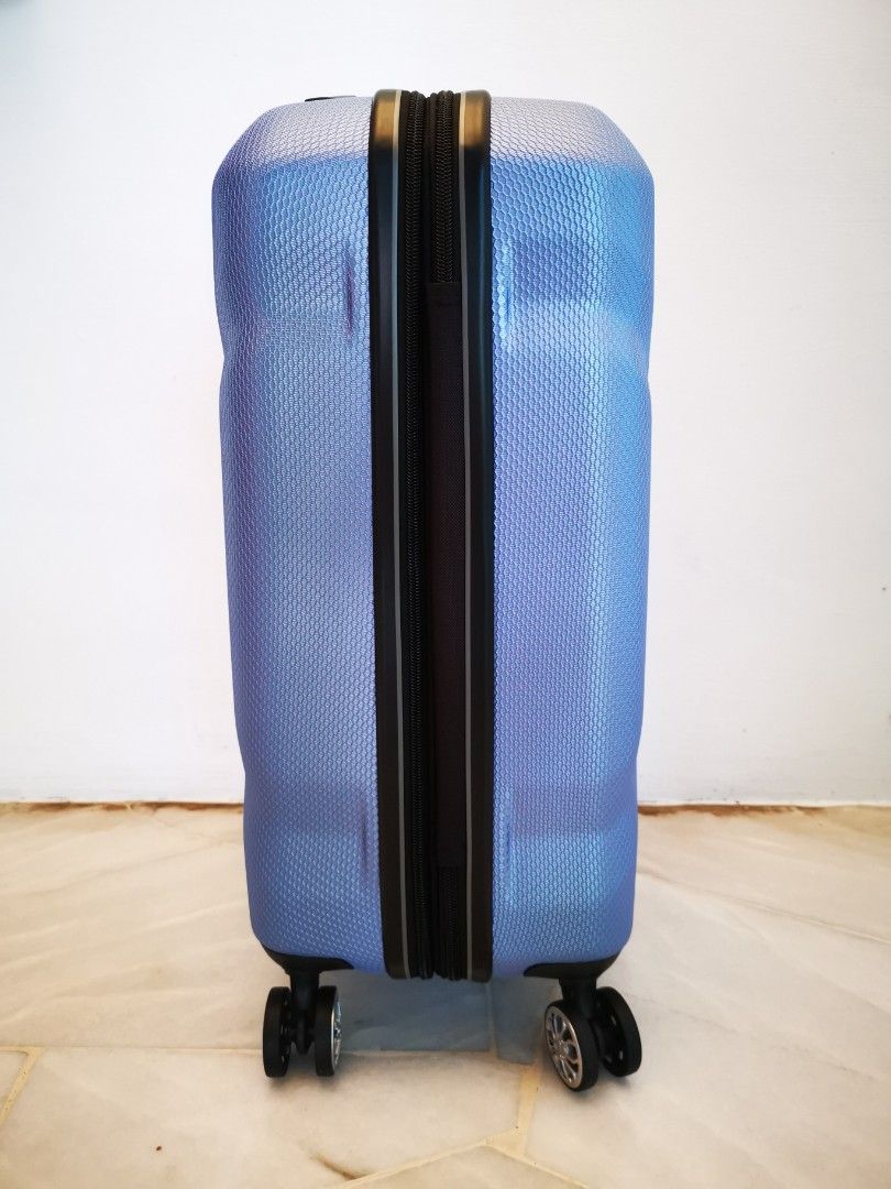 USA SAMSONITE Cabin Luggage With Builtin USB Port, Hobbies & Toys