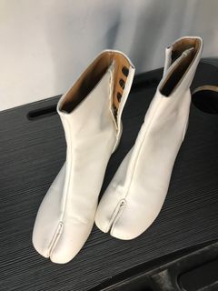 White ankle Tabi boots