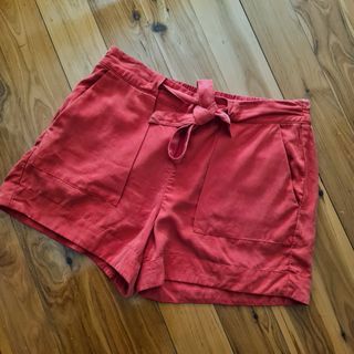 Women's size 8 'WITCHERY' Gorgeous warm red lyocel shorts with tie belt - EUC