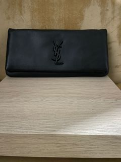 1-year review on the YSL card holder #yvessaintlaurent #ysl