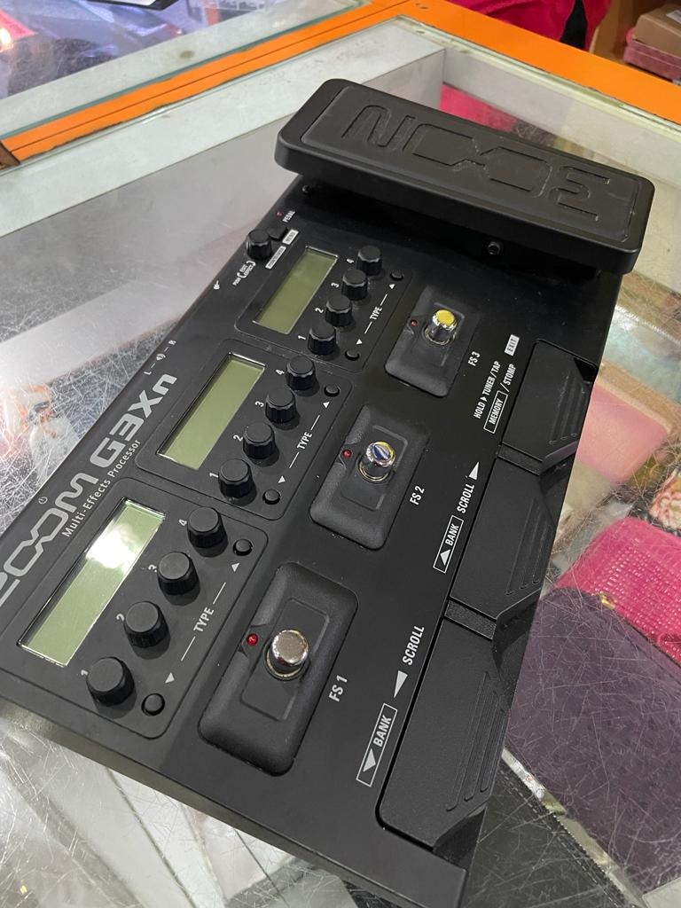 Zoom G3Xn Guitar MultiEffects Processor with Expression Pedal, With 70